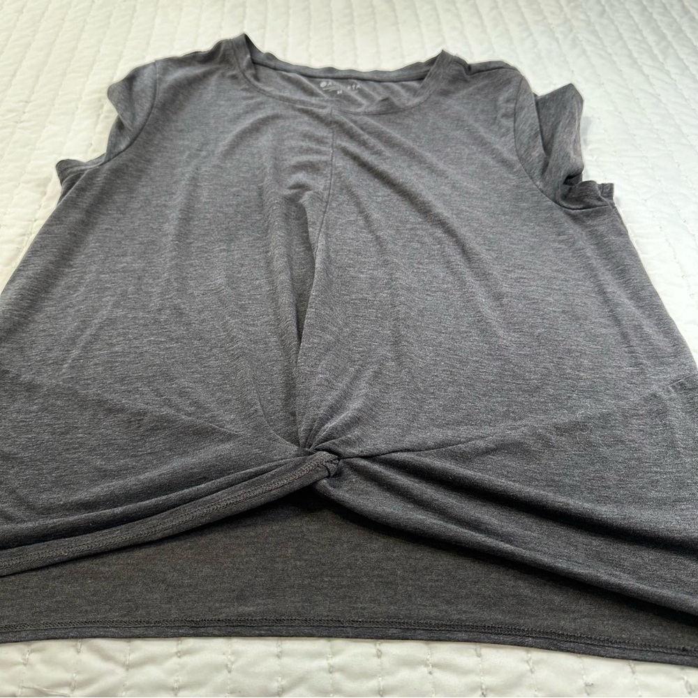 Athleta Essence Twist Tee Top Size M Heather Gray Short Sleeve
Sleeves Size M - Picture 10 of 10